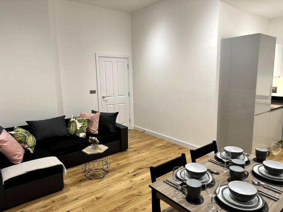Spacious And Elegant Apartment Бирмингам Екстериор снимка