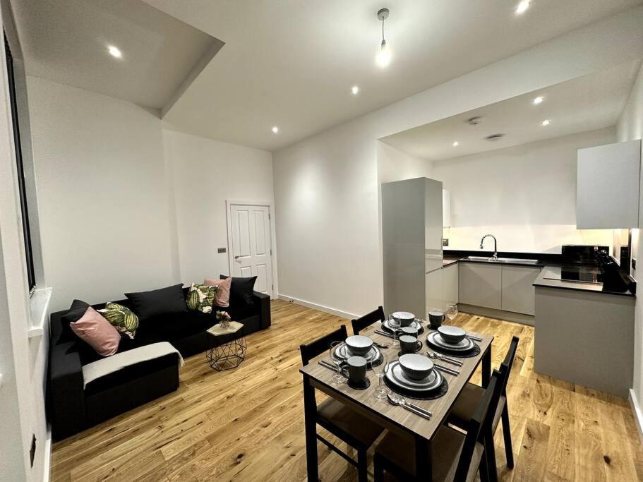 Spacious And Elegant Apartment Бирмингам Екстериор снимка