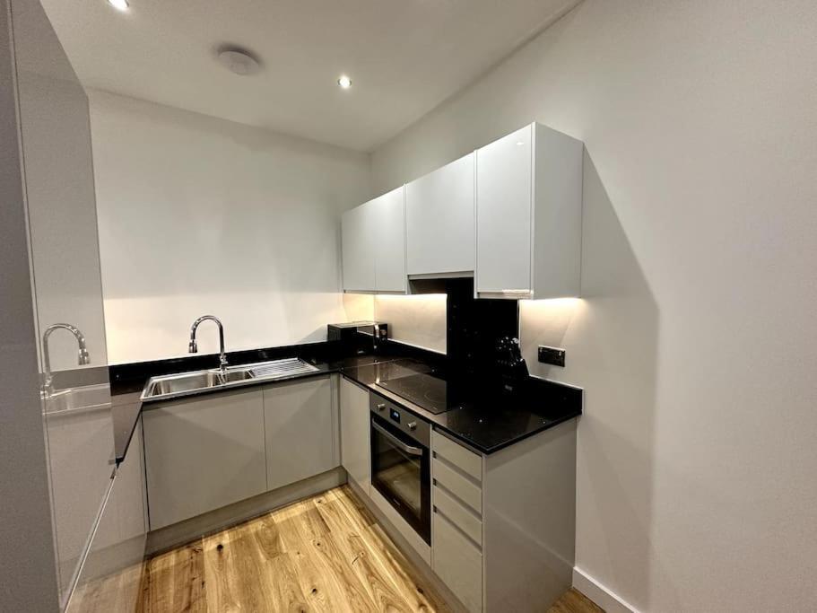 Spacious And Elegant Apartment Бирмингам Екстериор снимка