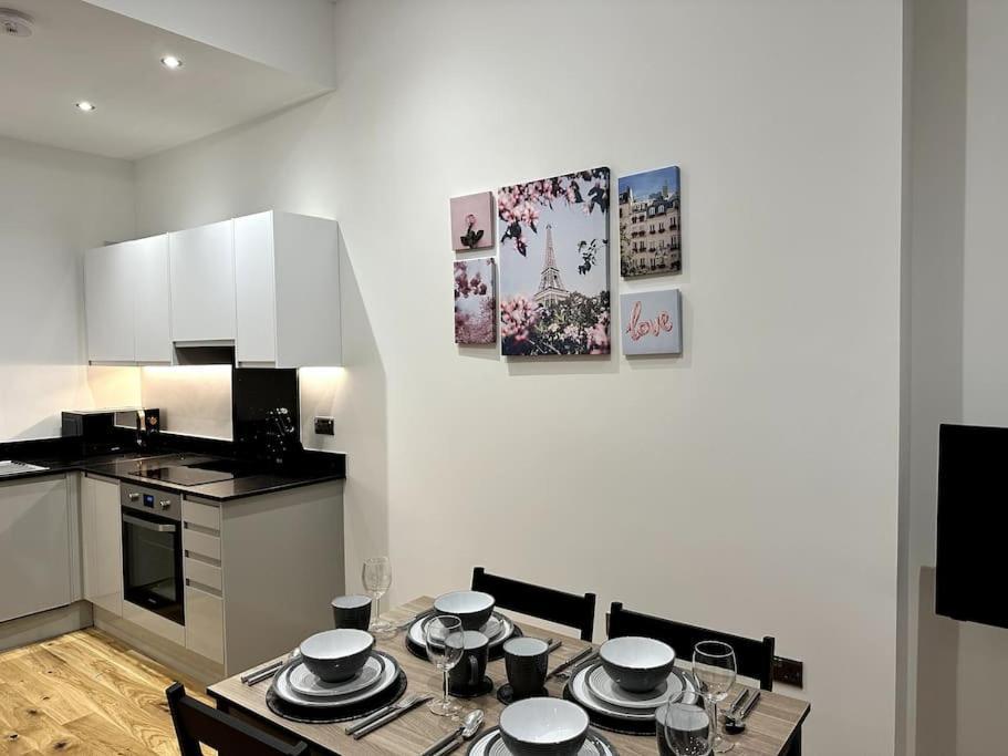 Spacious And Elegant Apartment Бирмингам Екстериор снимка