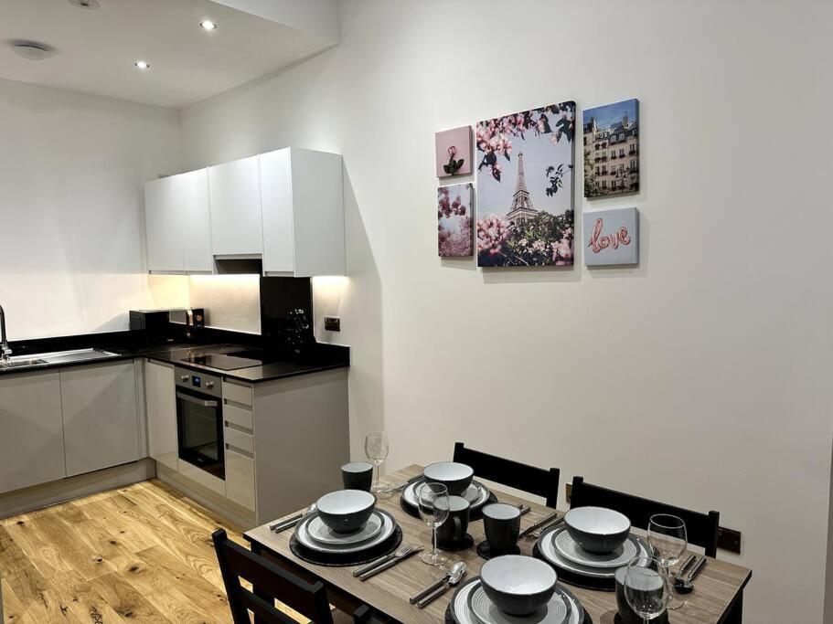Spacious And Elegant Apartment Бирмингам Екстериор снимка
